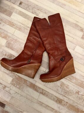UGG Chestnut Leather wedge high zip up boots. Women's sz 12